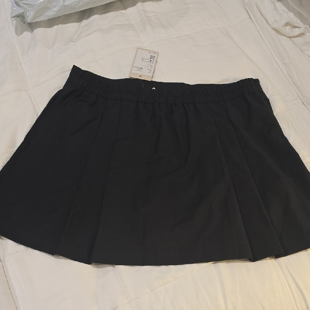 HALARA Black Pleated Skater Mini Skirt for Work - Picture 2 of 3